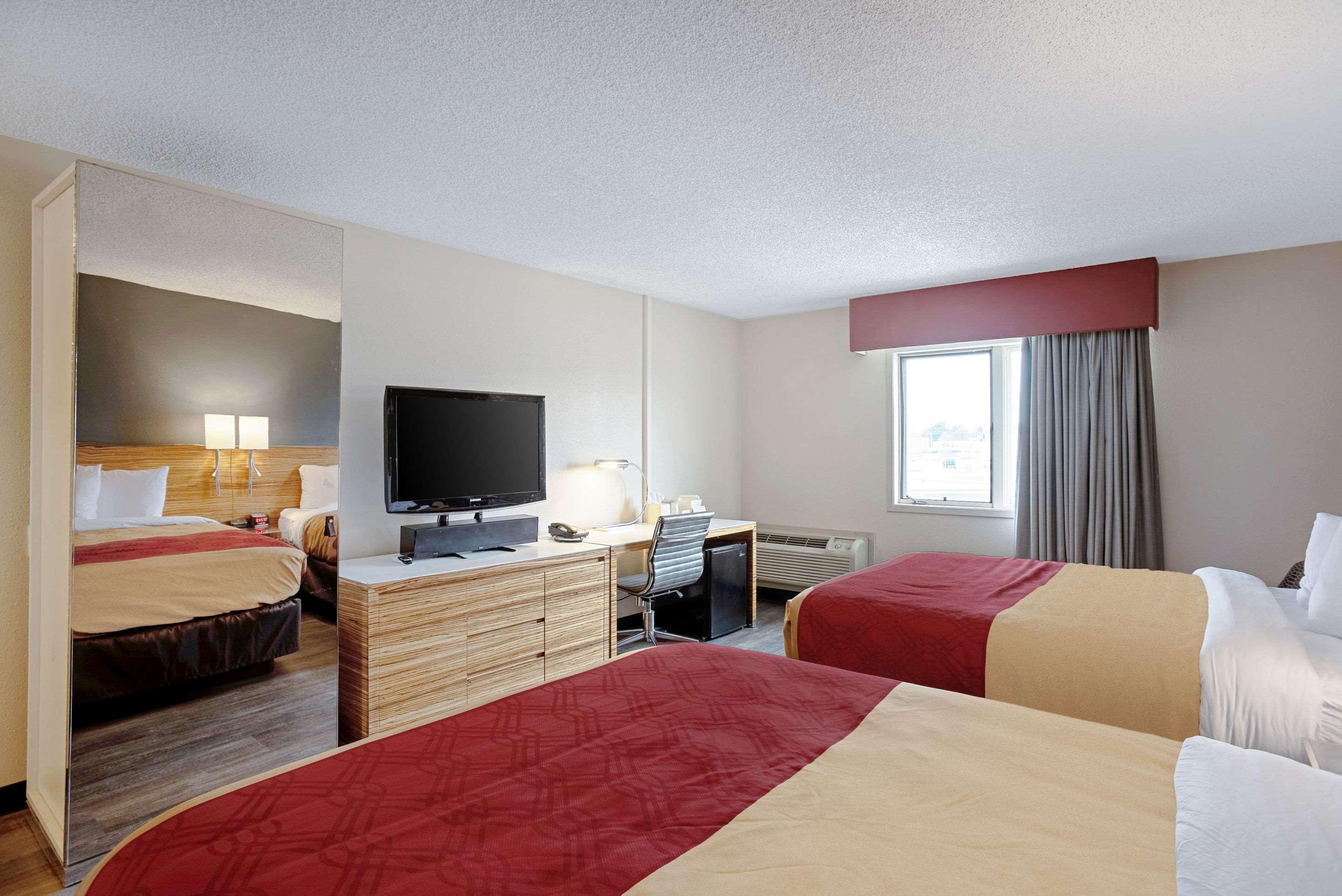 Quality Inn Frontier At Us Hwy 30 Clinton Exterior photo