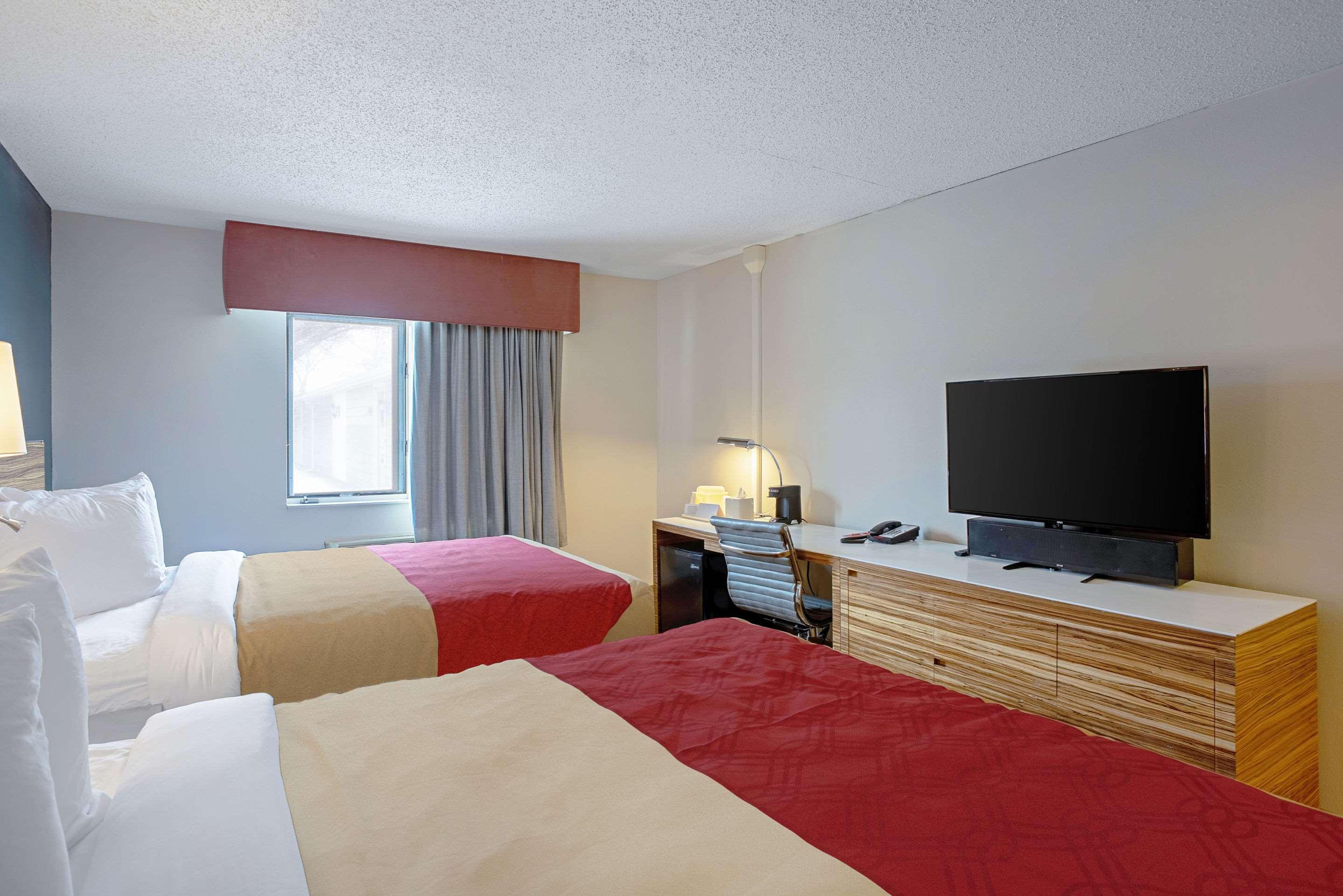 Quality Inn Frontier At Us Hwy 30 Clinton Exterior photo