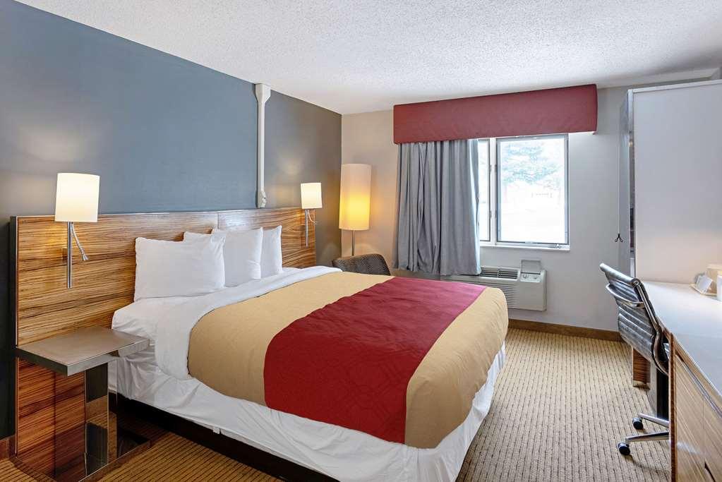 Quality Inn Frontier At Us Hwy 30 Clinton Room photo