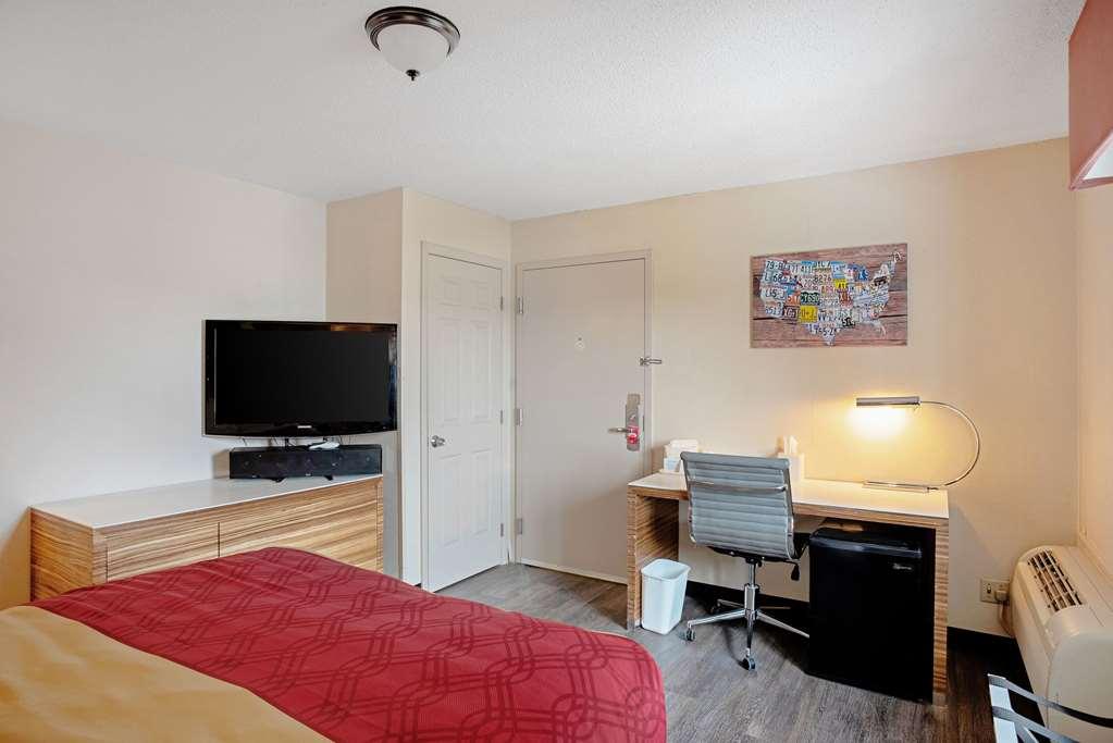 Quality Inn Frontier At Us Hwy 30 Clinton Room photo